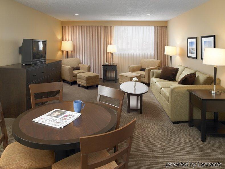 Baymont By Wyndham Red Deer Hotel Room photo