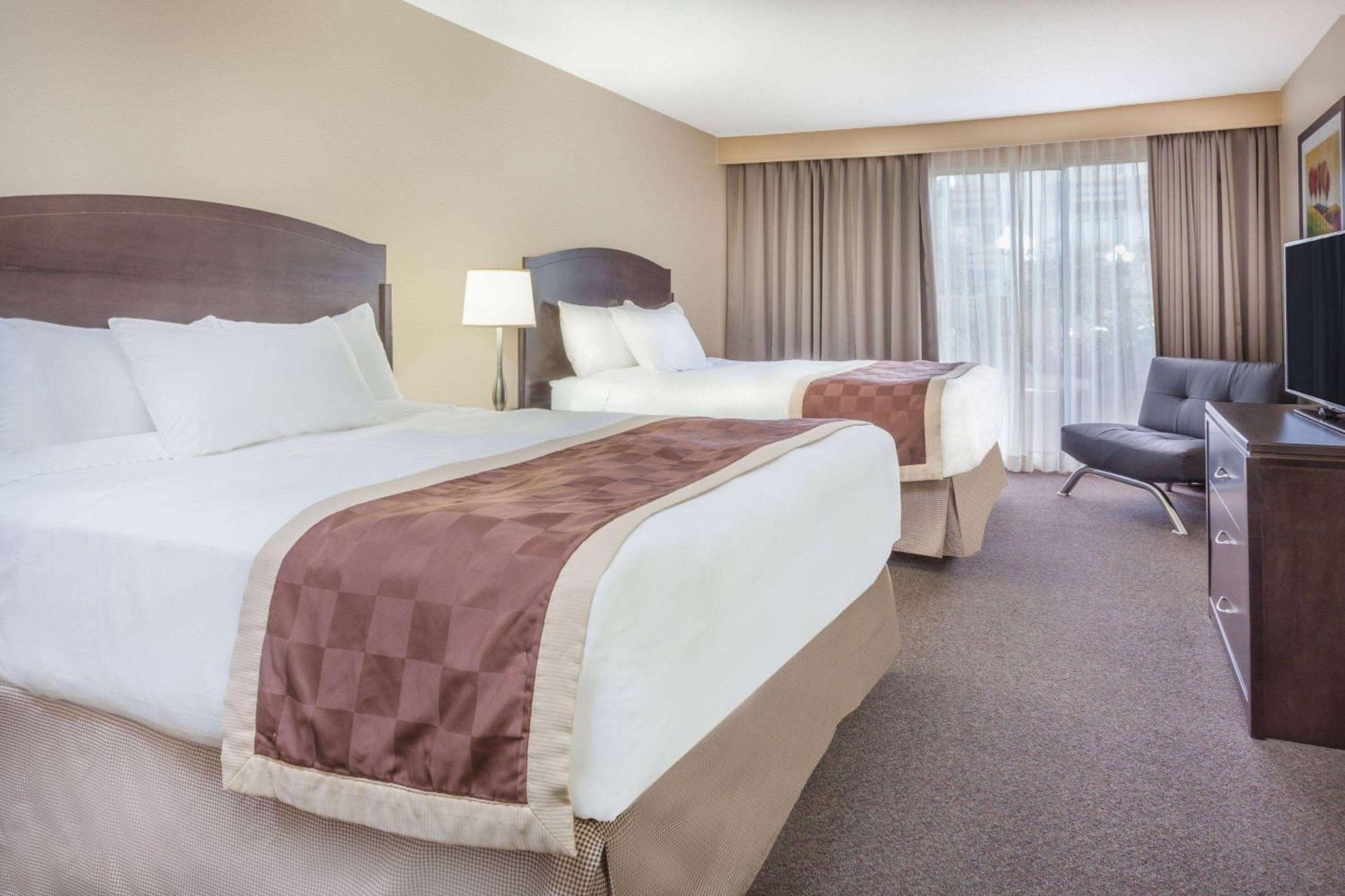 Baymont By Wyndham Red Deer Hotel Exterior photo