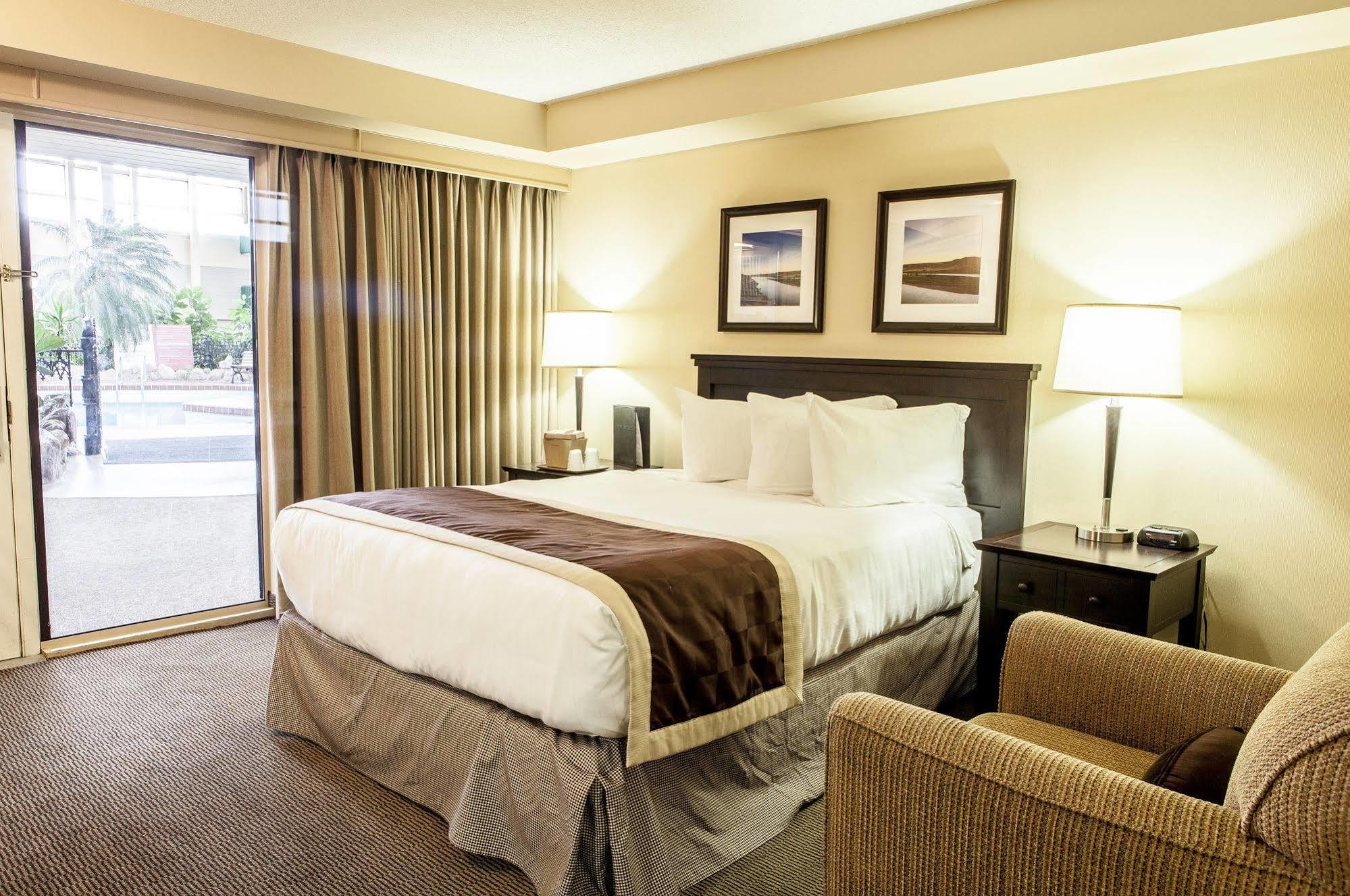 Baymont By Wyndham Red Deer Hotel Exterior photo