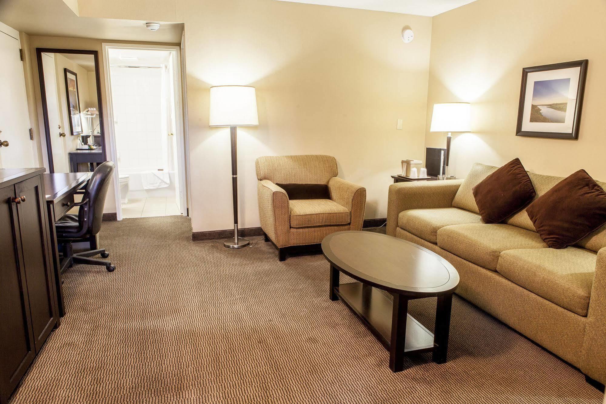 Baymont By Wyndham Red Deer Hotel Exterior photo