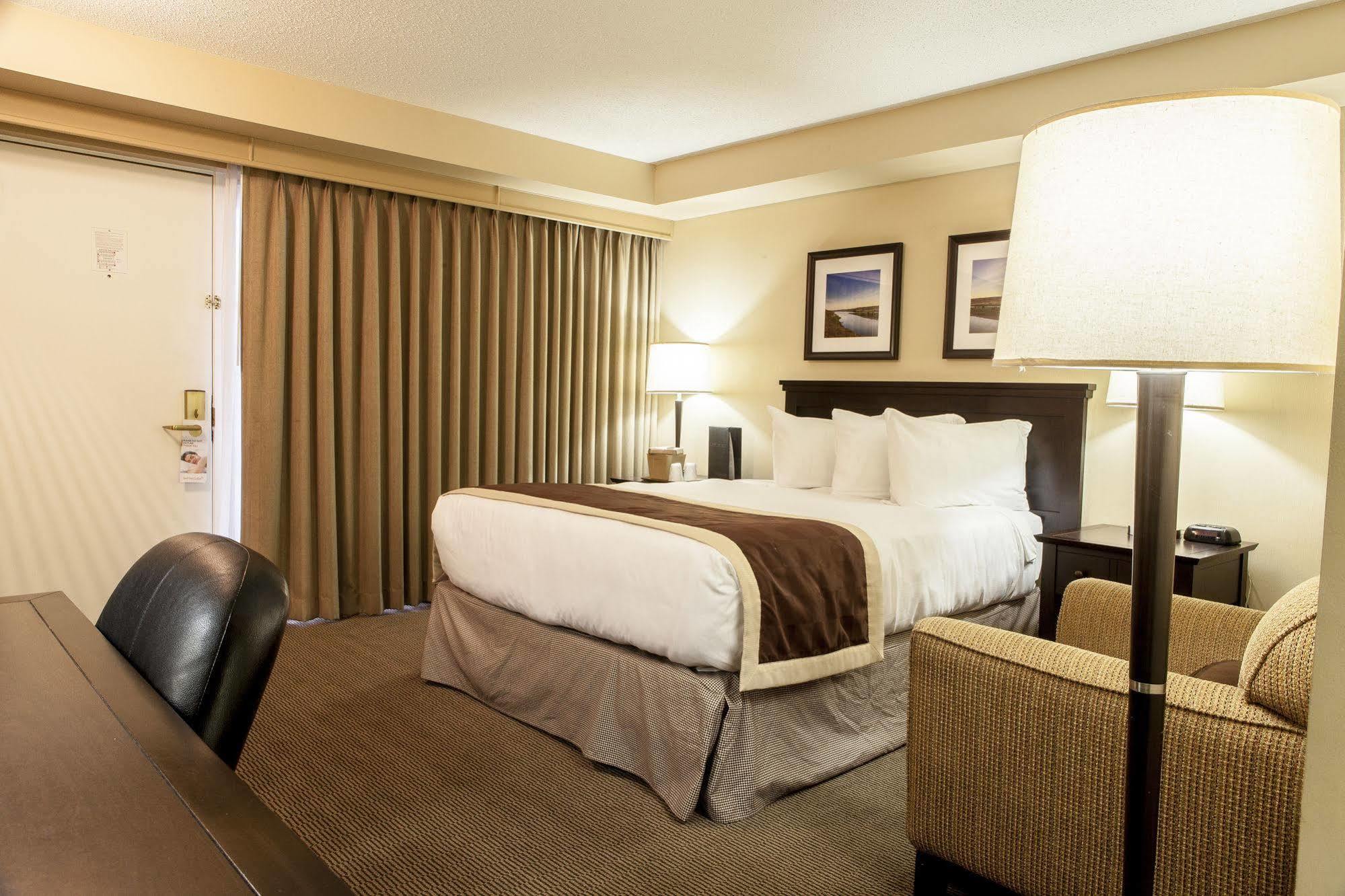Baymont By Wyndham Red Deer Hotel Exterior photo