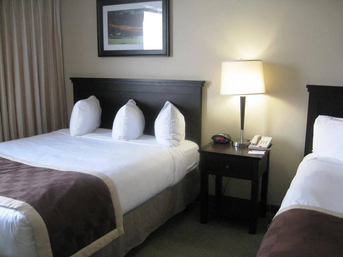 Baymont By Wyndham Red Deer Hotel Exterior photo